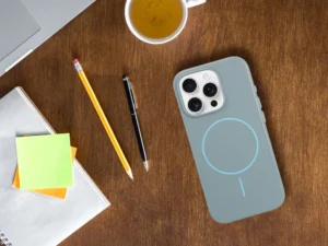 Case for iPhone 17 Pro / 18 Pro (low camera edge) Glossy Mag Cover compatible with MagSafe mint