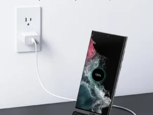Veger PlugOn (W0558) PD QC3.0 3A 20W 5000 mAh külső akkumulátor beépített C típusú csatlakozóval, fekete